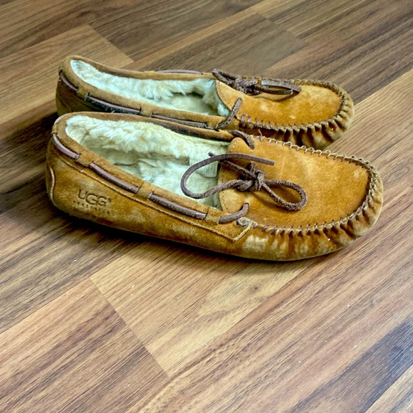 UGG moccasins size 7 - Picture 1 of 3